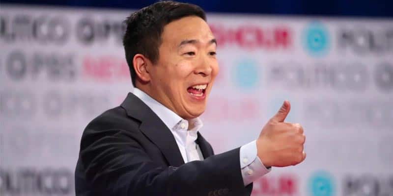 andrew-yang-thumbs-up