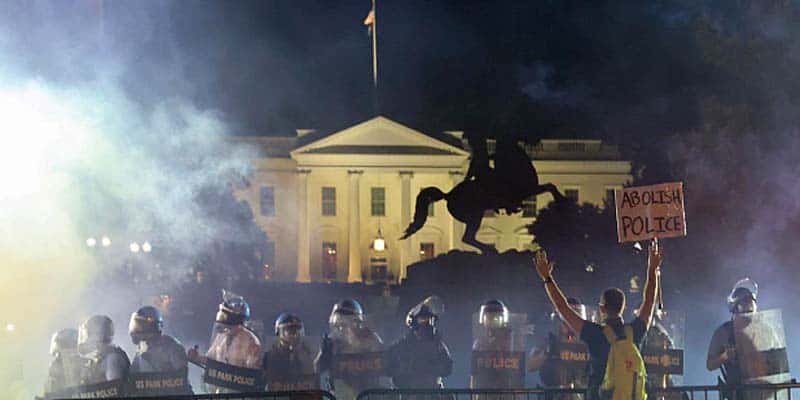 protests occurring in front of the White House at night